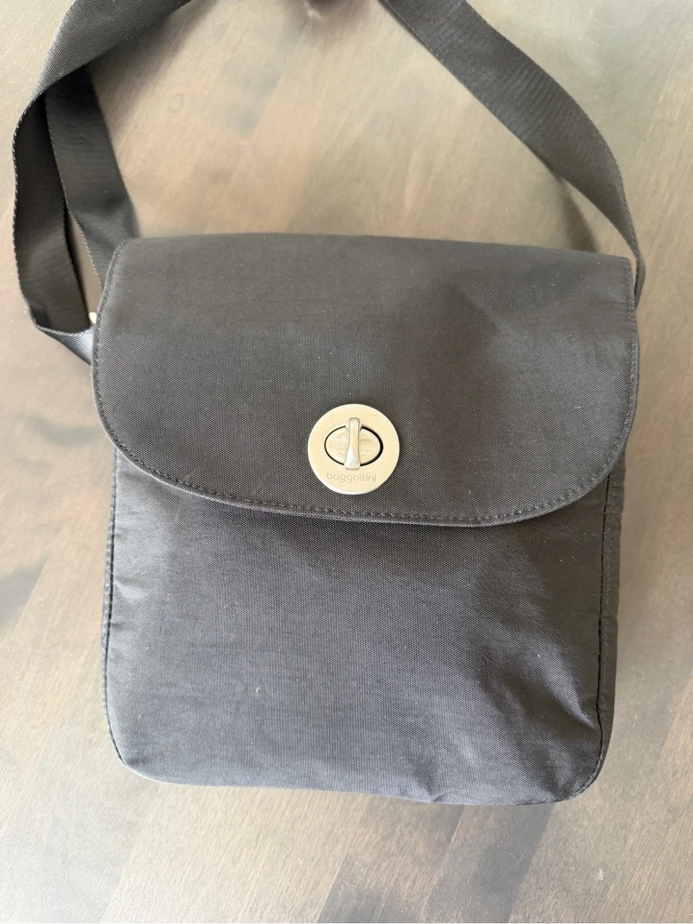 Baggallini bagillini sleek